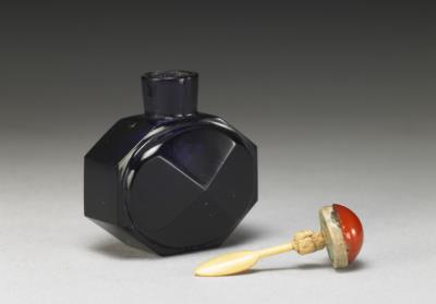 图片[2]-Purple octagonal glass snuff bottle, Qing dynasty, 18th century-China Archive